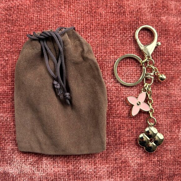 CLOVER Bag Charm Pink Gold Tone - Picture 1 of 8